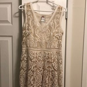 Size 8 Yoana Baraschi off-white ombré lace dress.
